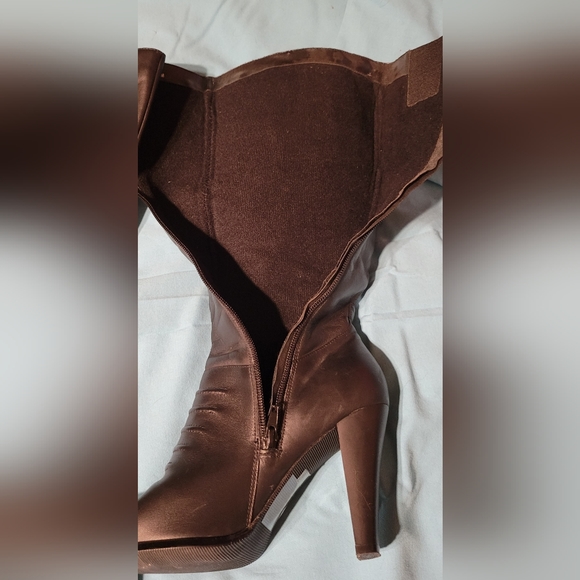 Boots - Picture 5 of 7